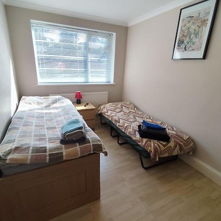 2 Bed Flat Near Station With Parking&Comgarden Apartment Сътън Екстериор снимка