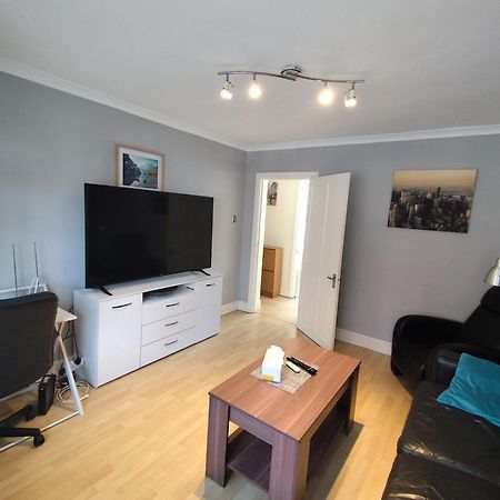 2 Bed Flat Near Station With Parking&Comgarden Apartment Сътън Екстериор снимка