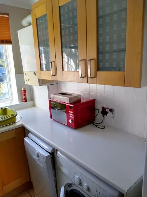 2 Bed Flat Near Station With Parking&Comgarden Apartment Сътън Екстериор снимка