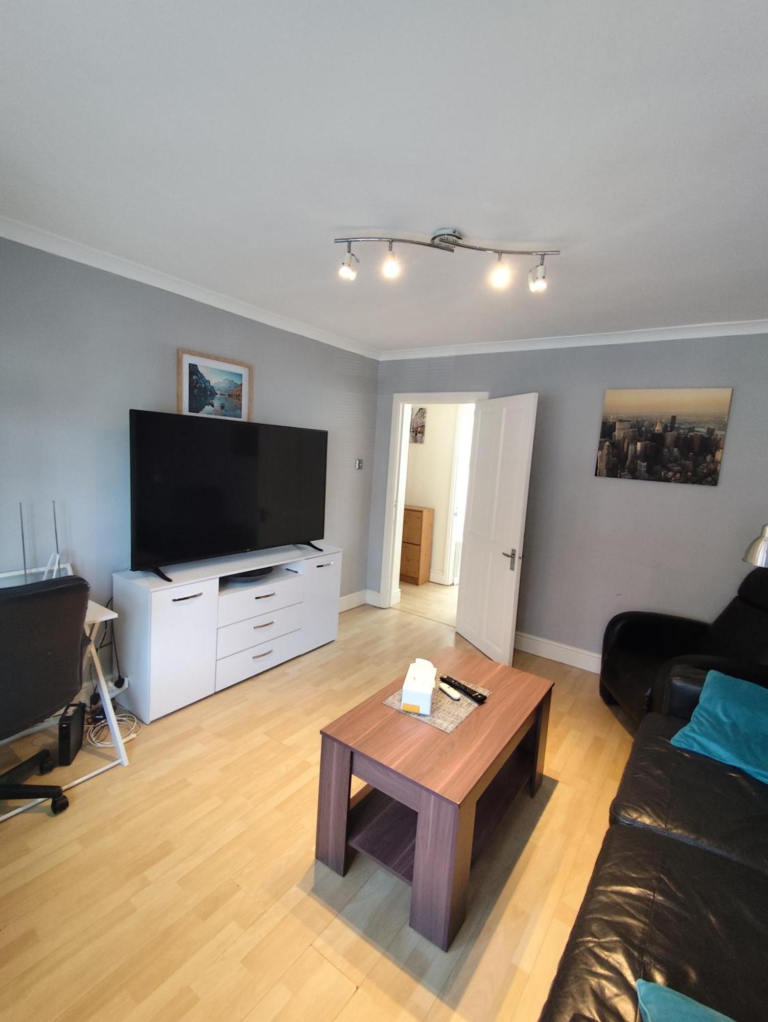 2 Bed Flat Near Station With Parking&Comgarden Apartment Сътън Екстериор снимка