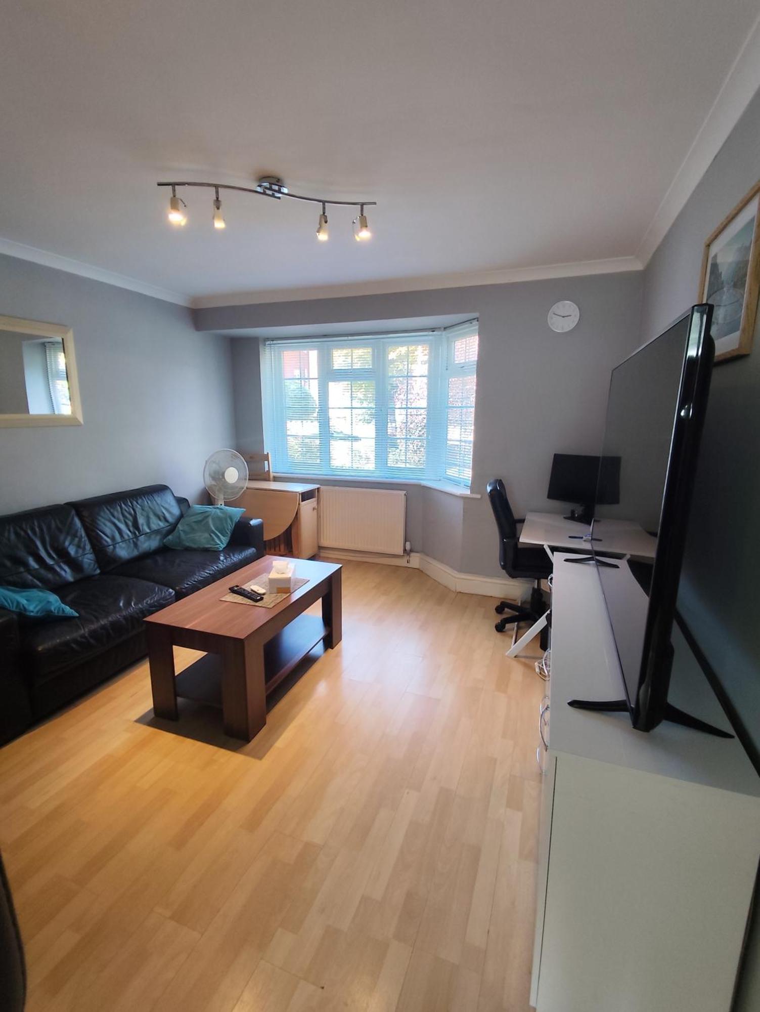 2 Bed Flat Near Station With Parking&Comgarden Apartment Сътън Екстериор снимка