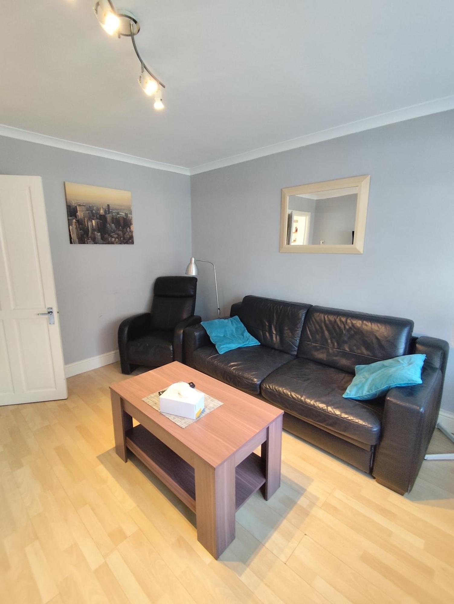 2 Bed Flat Near Station With Parking&Comgarden Apartment Сътън Екстериор снимка